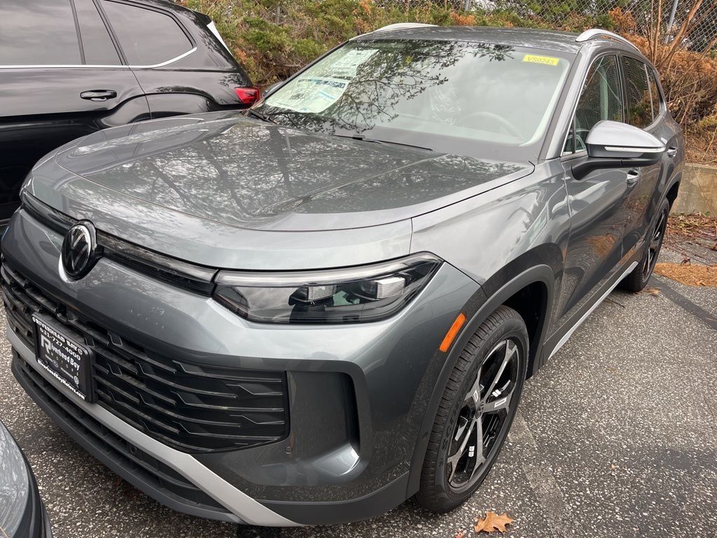 New 2025 Volkswagen Tiguan 2.0T SE SUV