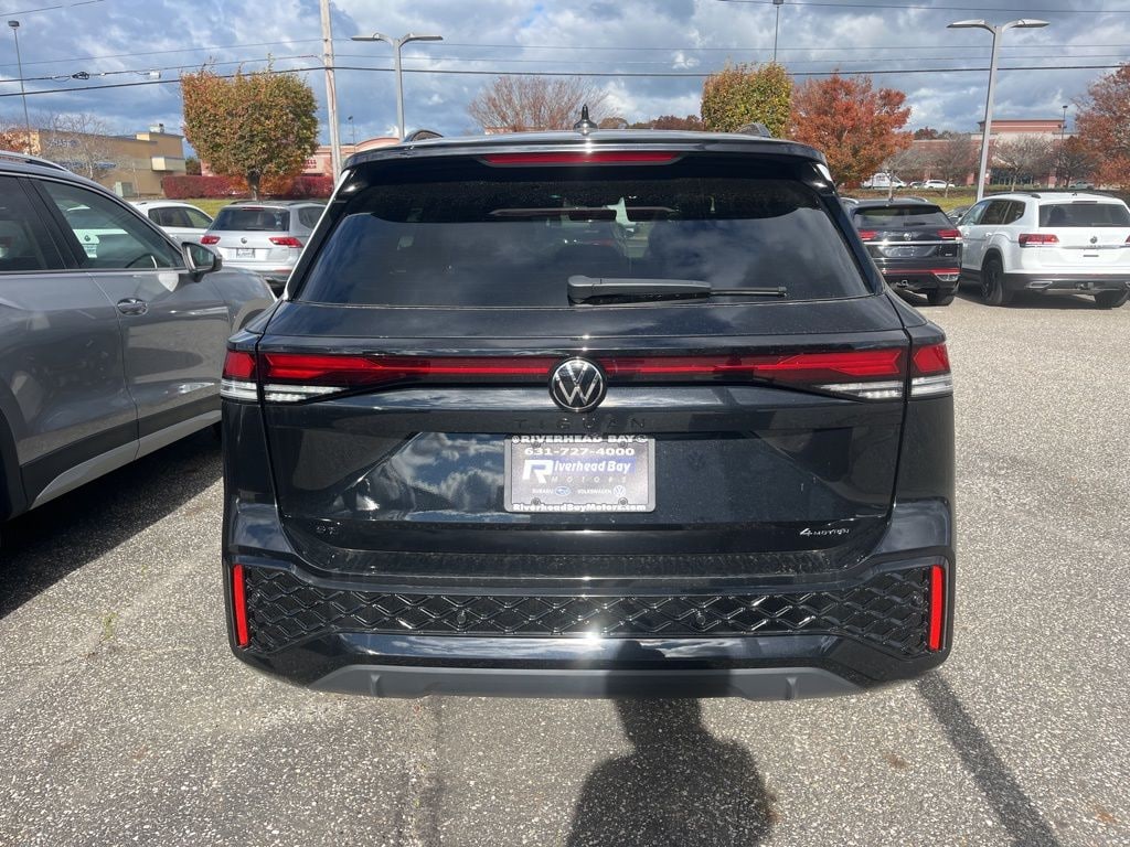 New 2025 Volkswagen Tiguan 2.0T SE R-Line Black SUV