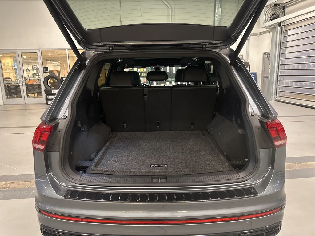2022 Volkswagen Tiguan SE R-Line Black photo 4