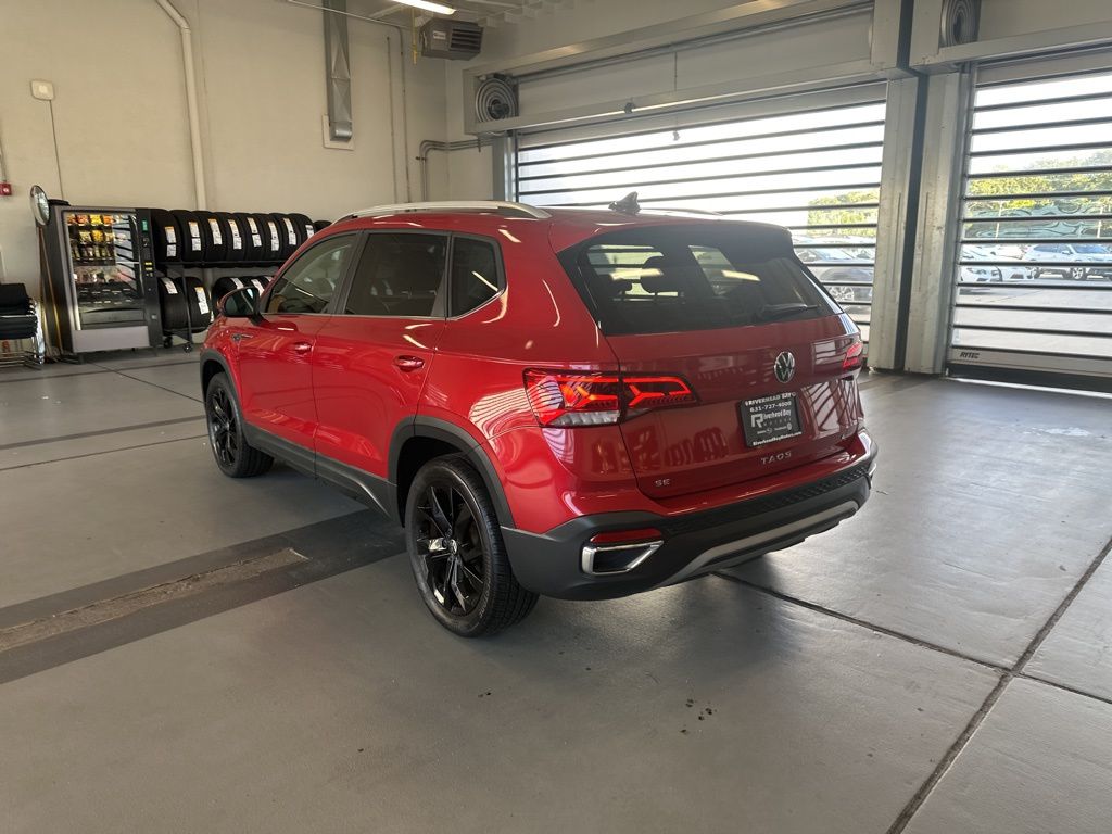 2022 Volkswagen Taos SE photo 3