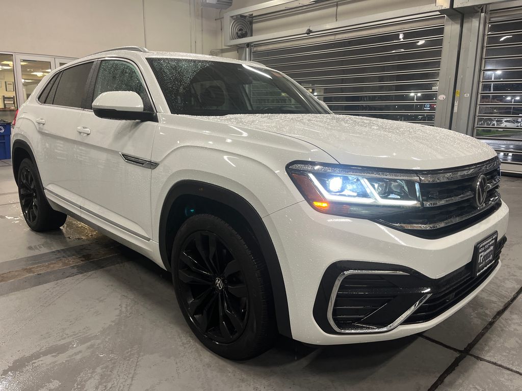 2021 Volkswagen Atlas Cross Sport SEL R-Line's photo