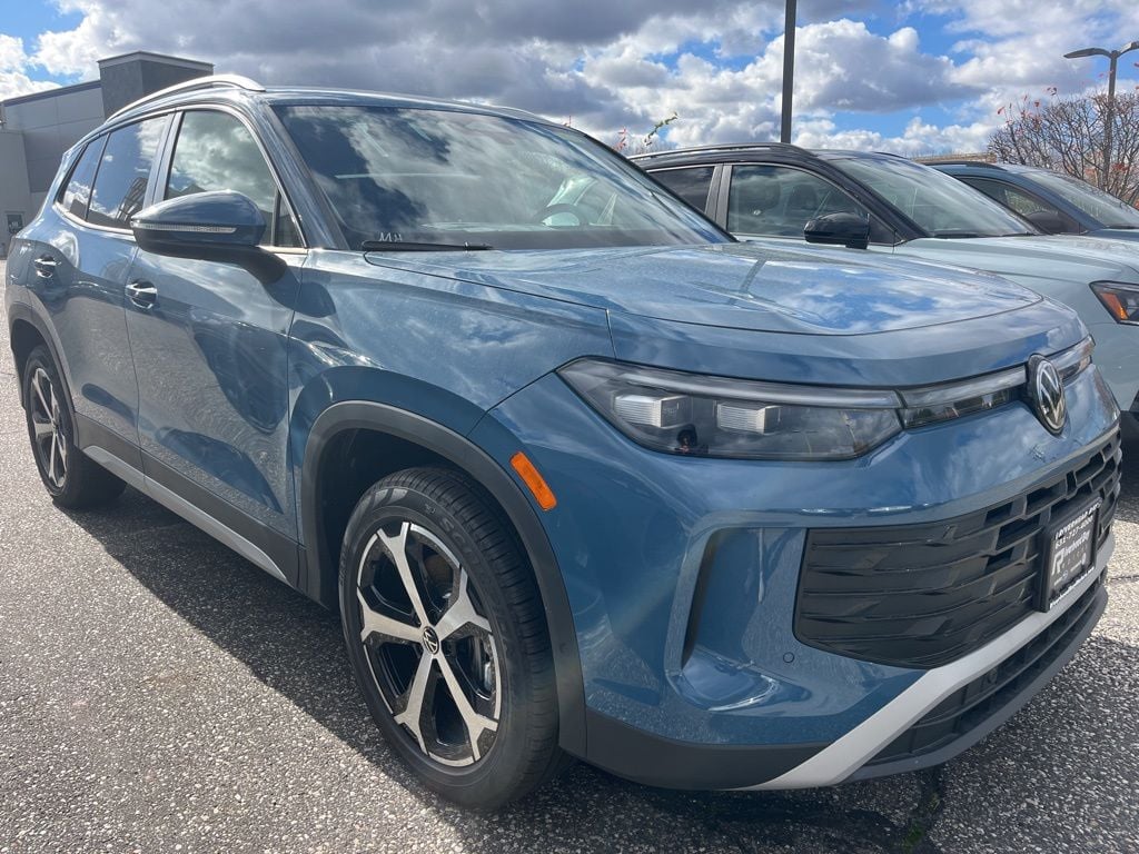 New 2025 Volkswagen Tiguan 2.0T SE SUV