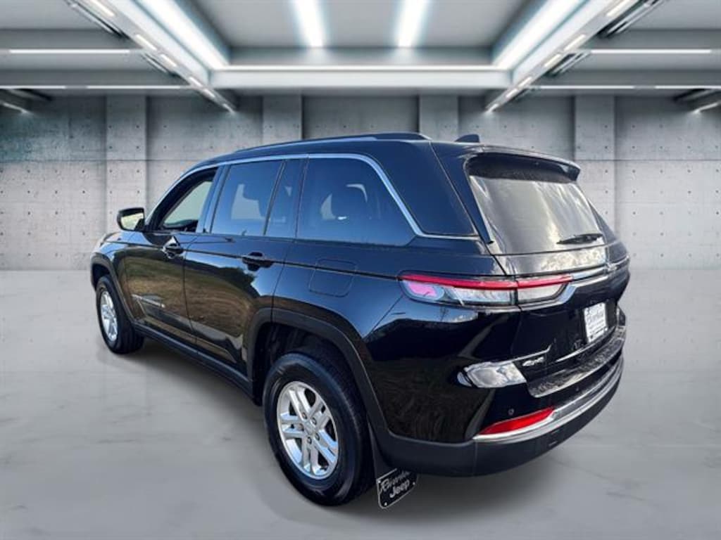 Used 2023 Jeep Grand Cherokee Laredo