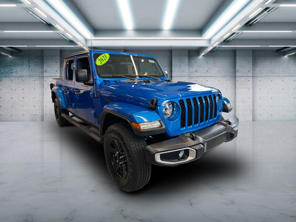 Used 2021 Jeep Gladiator Sport S with VIN 1C6JJTAGXML580738 for sale in Riverhead, NY