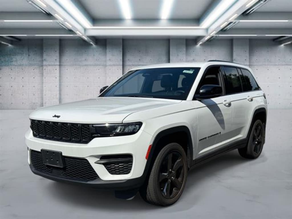Used 2023 Jeep Grand Cherokee Altitude