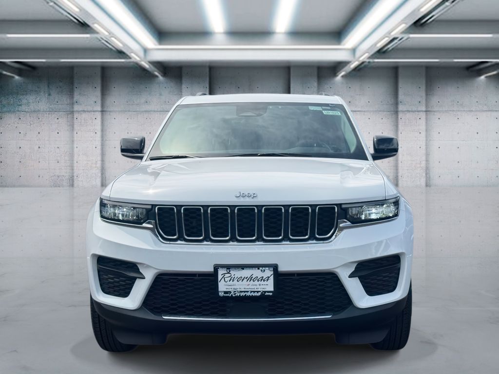 2022 Jeep Grand Cherokee Laredo photo 4