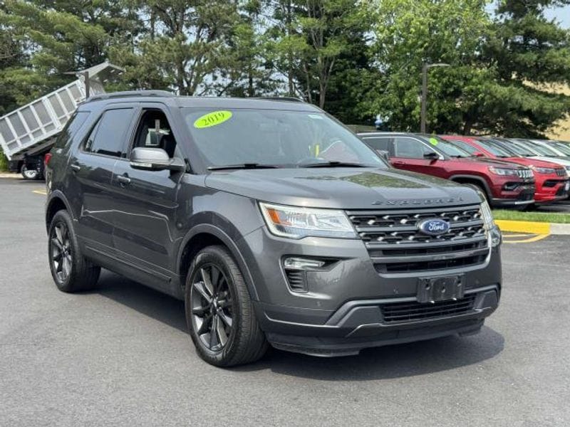 Used 2019 Ford Explorer XLT with VIN 1FM5K8D84KGA74977 for sale in Riverhead, NY
