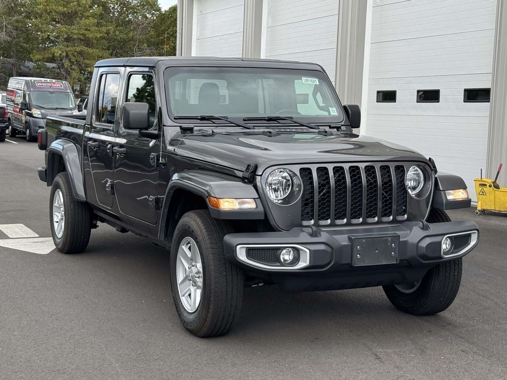 2021 Jeep Gladiator Sport S photo 2