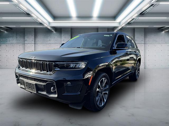 2022 Jeep Grand Cherokee Overland's photo