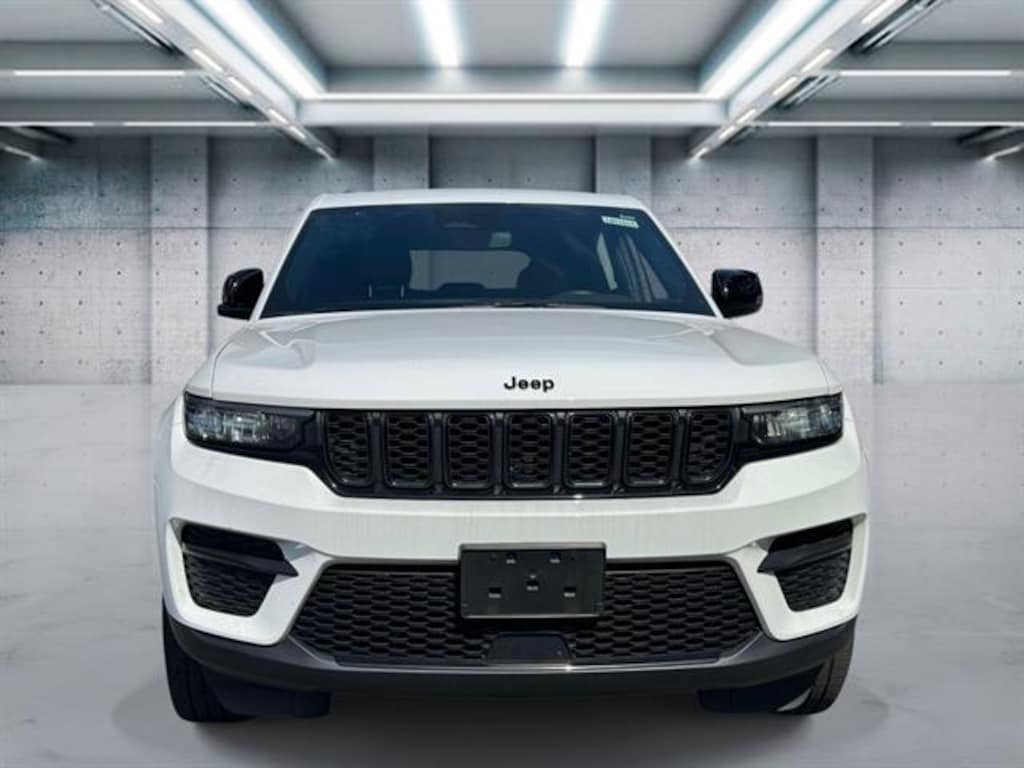 Used 2023 Jeep Grand Cherokee Altitude