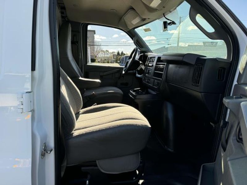 2018 Chevrolet Express 2500 photo 4