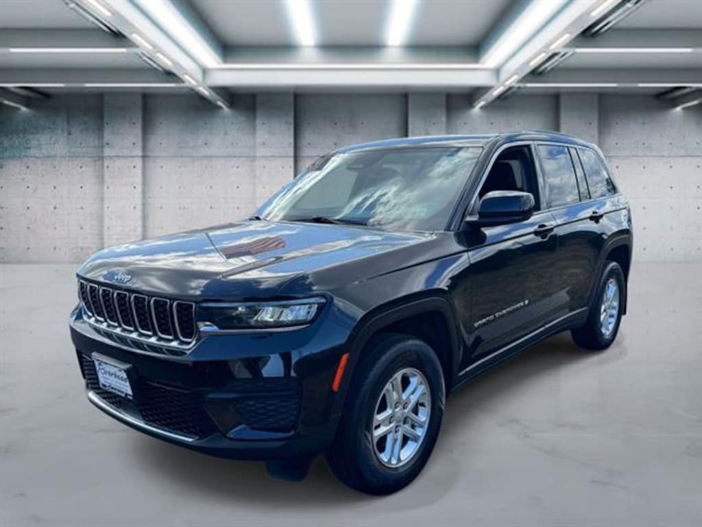 Used 2023 Jeep Grand Cherokee Laredo