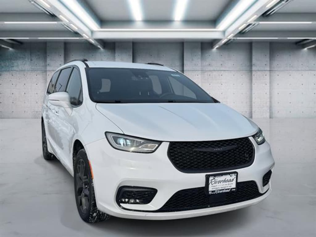 Used 2022 Chrysler Pacifica Touring L