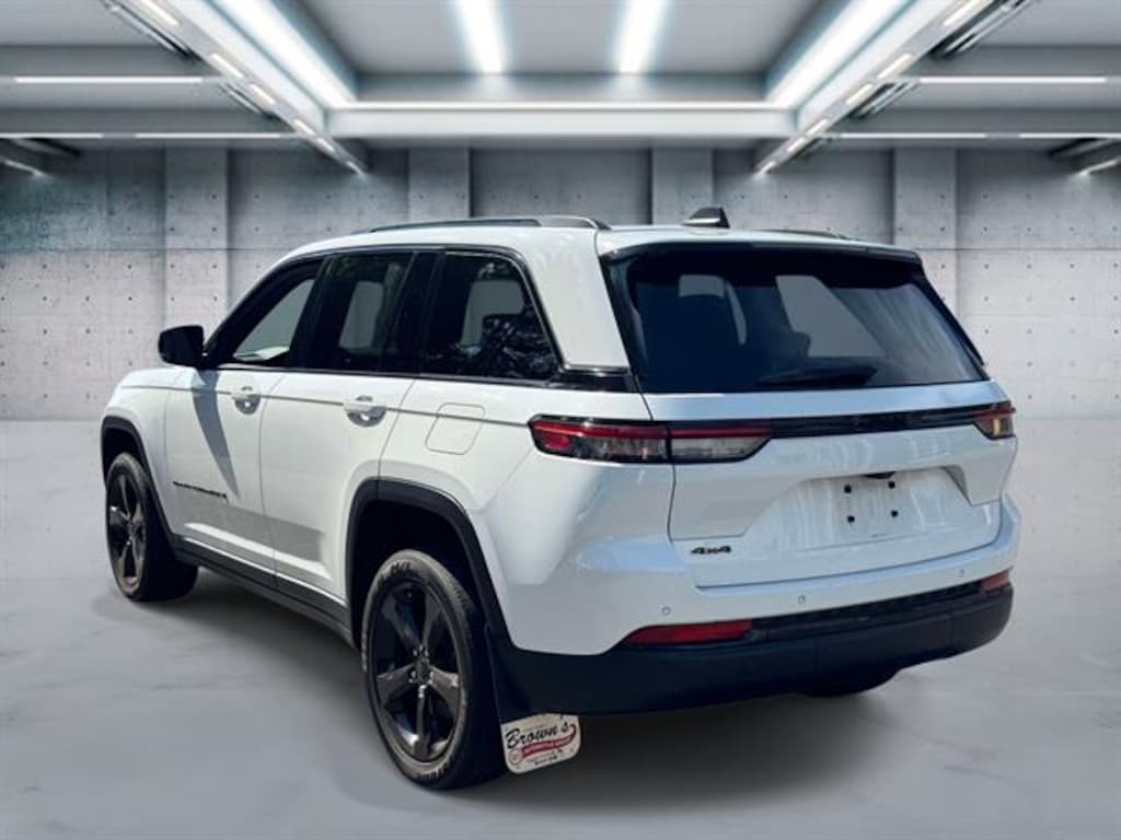 Used 2023 Jeep Grand Cherokee Altitude