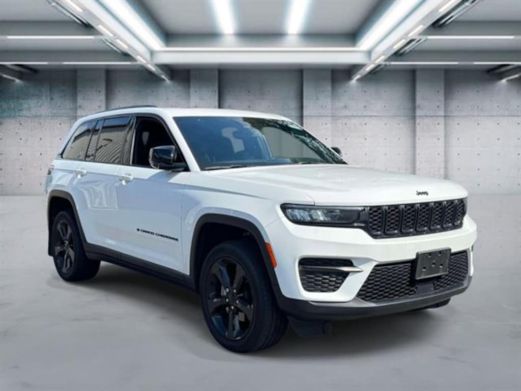 Used 2023 Jeep Grand Cherokee Altitude