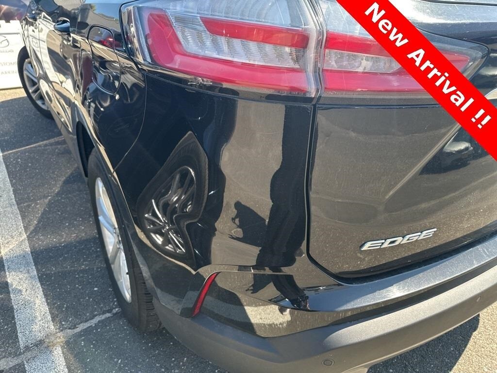 2020 Ford Edge SEL photo 3
