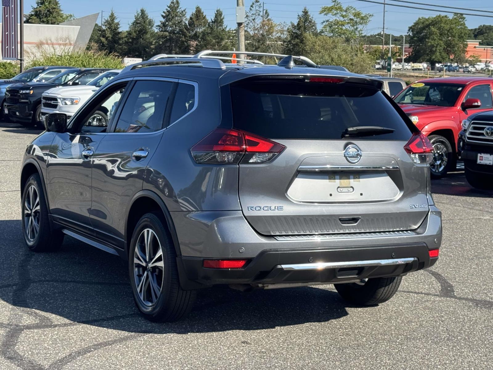 2019 Nissan Rogue SV photo 2