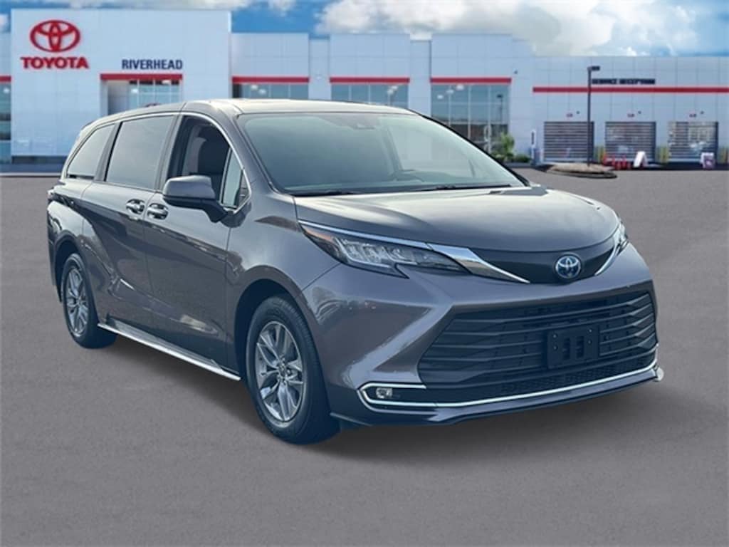 Used 2023 Toyota Sienna XLE Minivan/Van