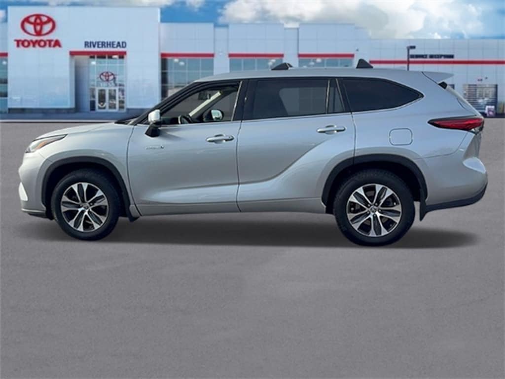 Used 2021 Toyota Highlander Hybrid XLE SUV
