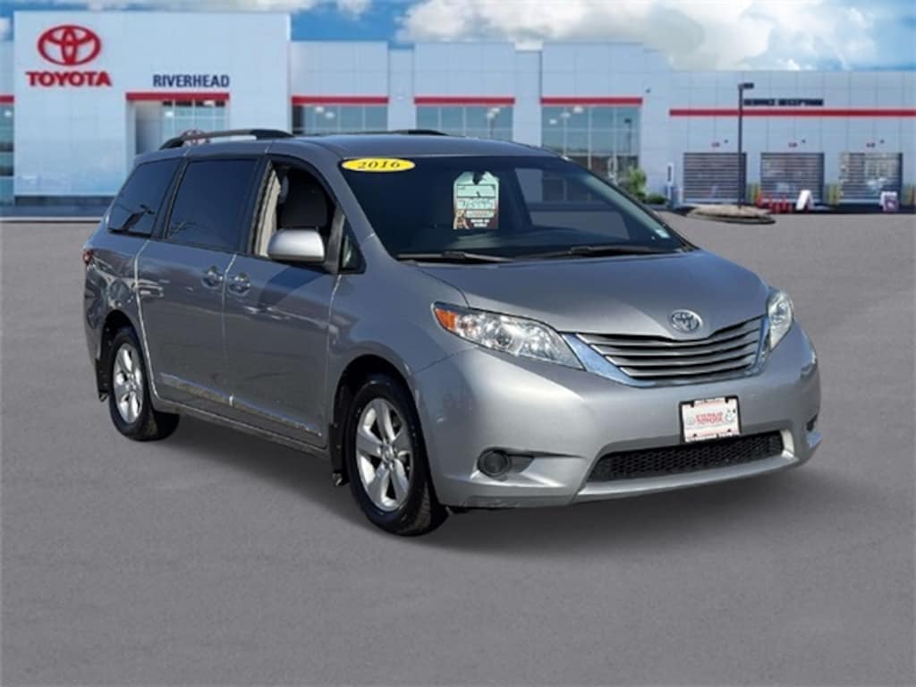 Used 2016 Toyota Sienna LE Minivan/Van