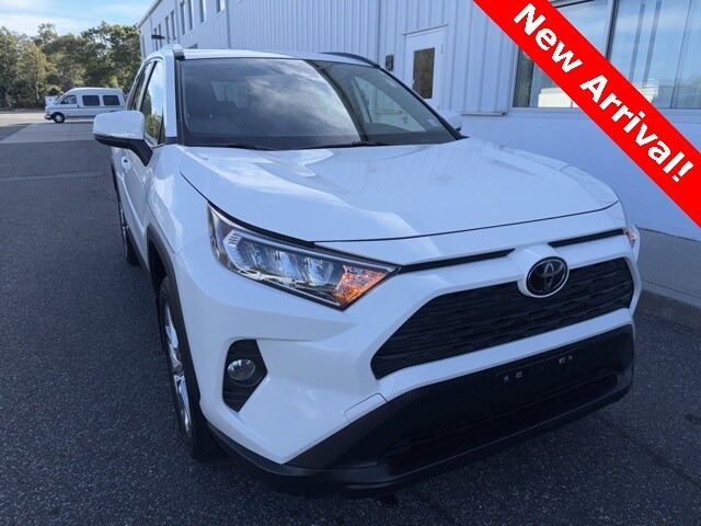 2019 Toyota RAV4 XLE Premium photo 2