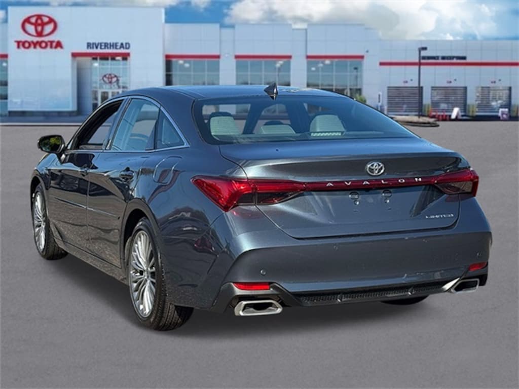 Used 2022 Toyota Avalon Limited Sedan