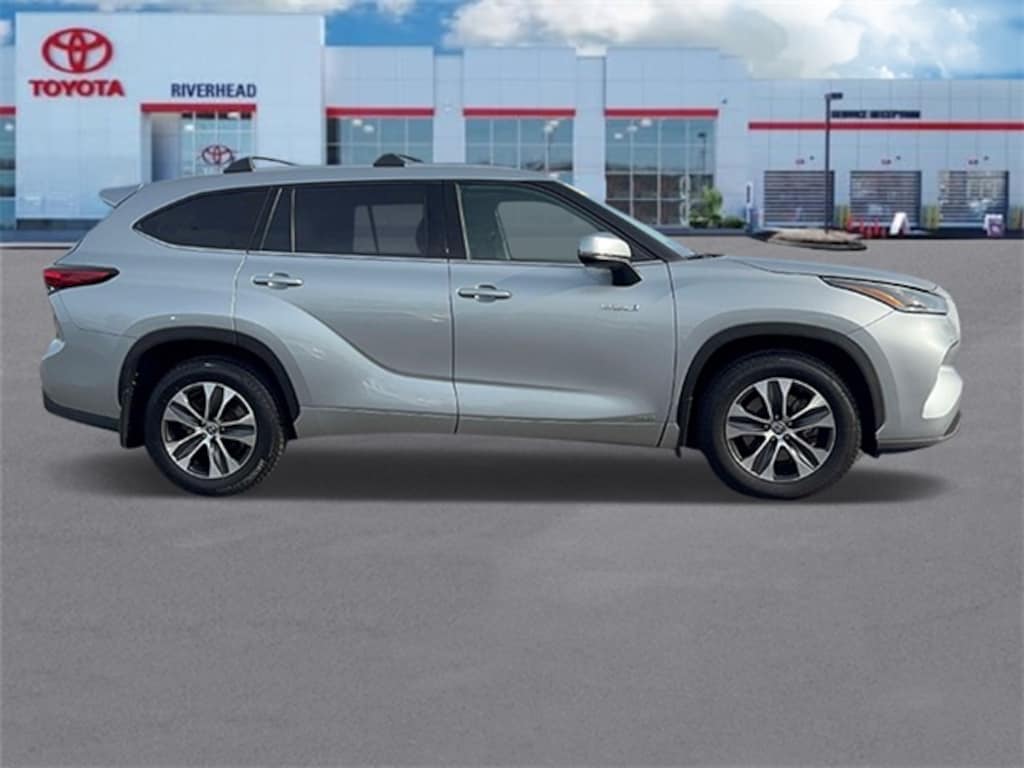 Used 2021 Toyota Highlander Hybrid XLE SUV