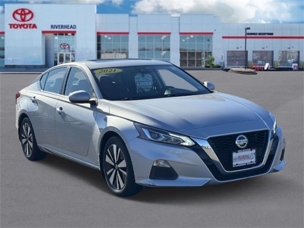 Used 2021 Nissan Altima 2.5 SV Sedan