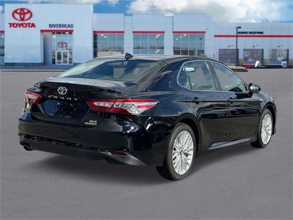 Used 2020 Toyota Camry Hybrid XLE Sedan