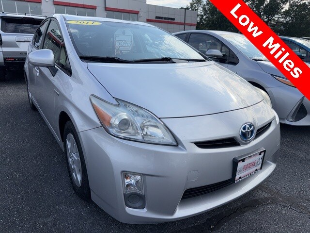 2011 Toyota Prius Three photo 2