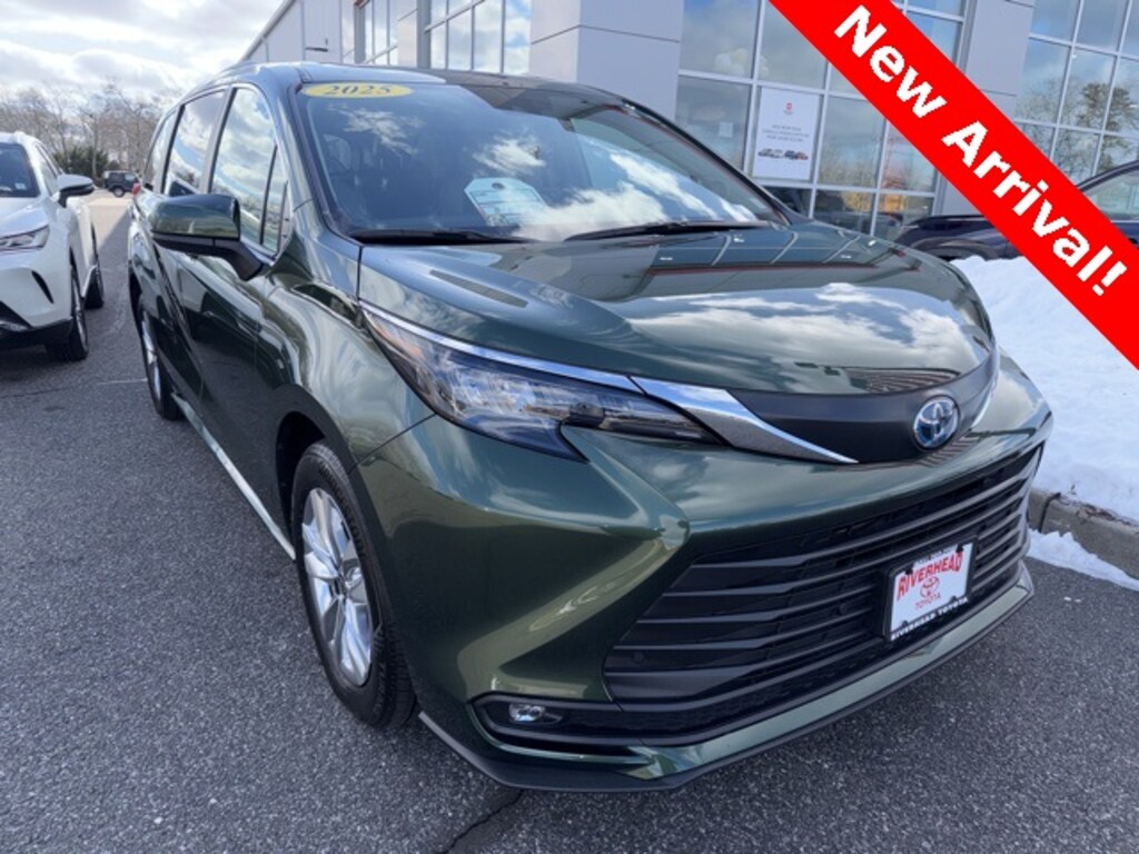 Used 2025 Toyota Sienna XLE Minivan/Van