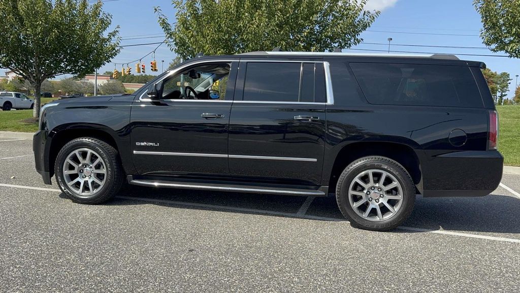 2019 Gmc Yukon XL Denali photo 3