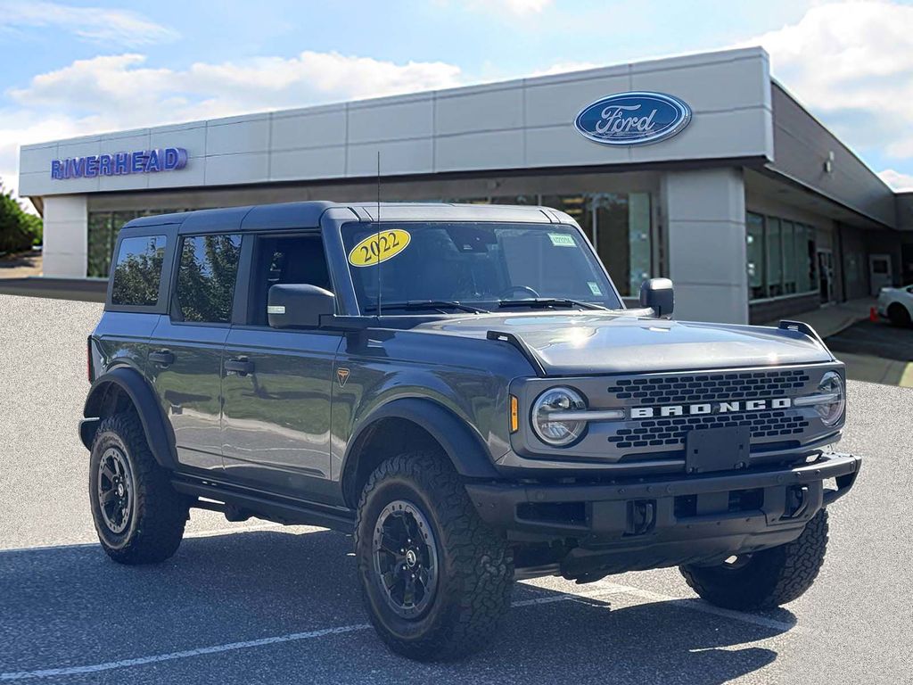 2022 Ford Bronco Badlands photo 2