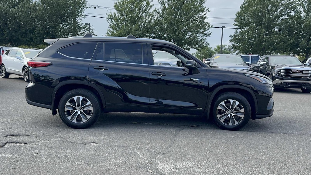 Used 2020 Toyota Highlander Hybrid XLE AWD (Natl) Sport Utility