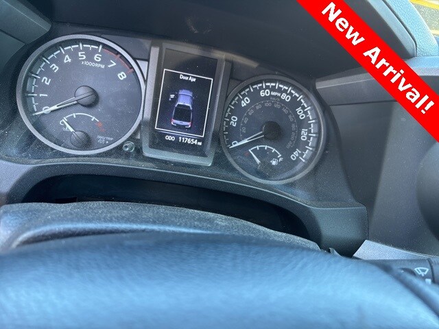2019 Toyota Tacoma TRD Off-Road photo 2