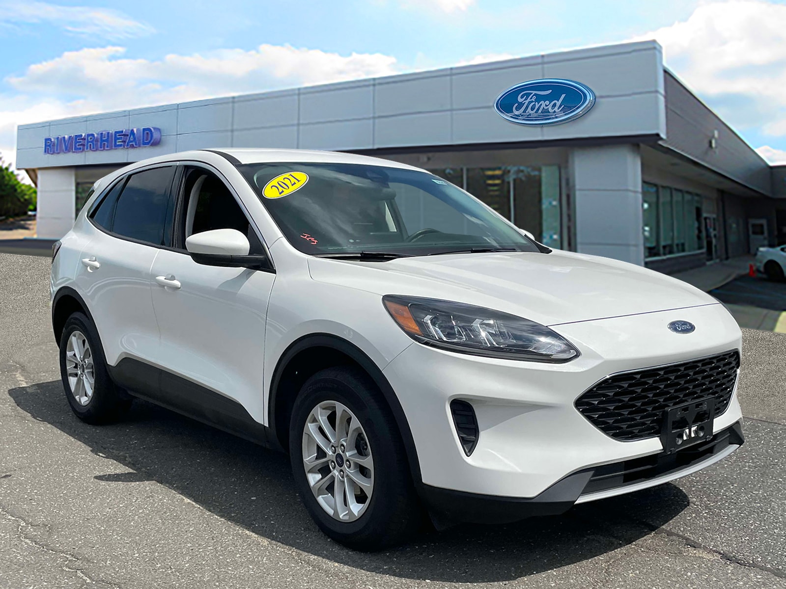 Used 2021 Ford Escape SE with VIN 1FMCU9G66MUA88496 for sale in Riverhead, NY