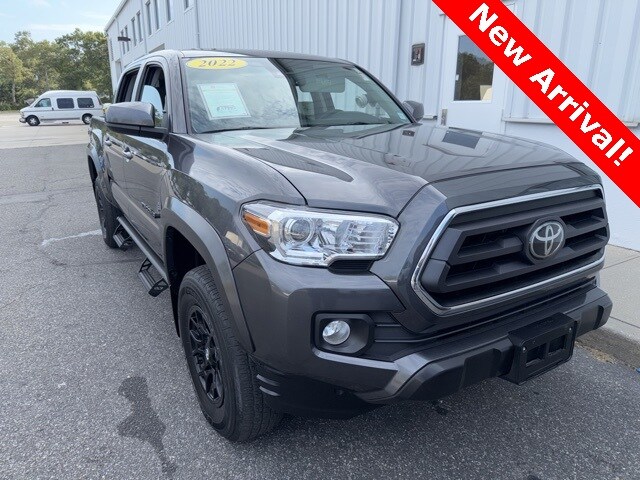 2022 Toyota Tacoma SR5 photo 2