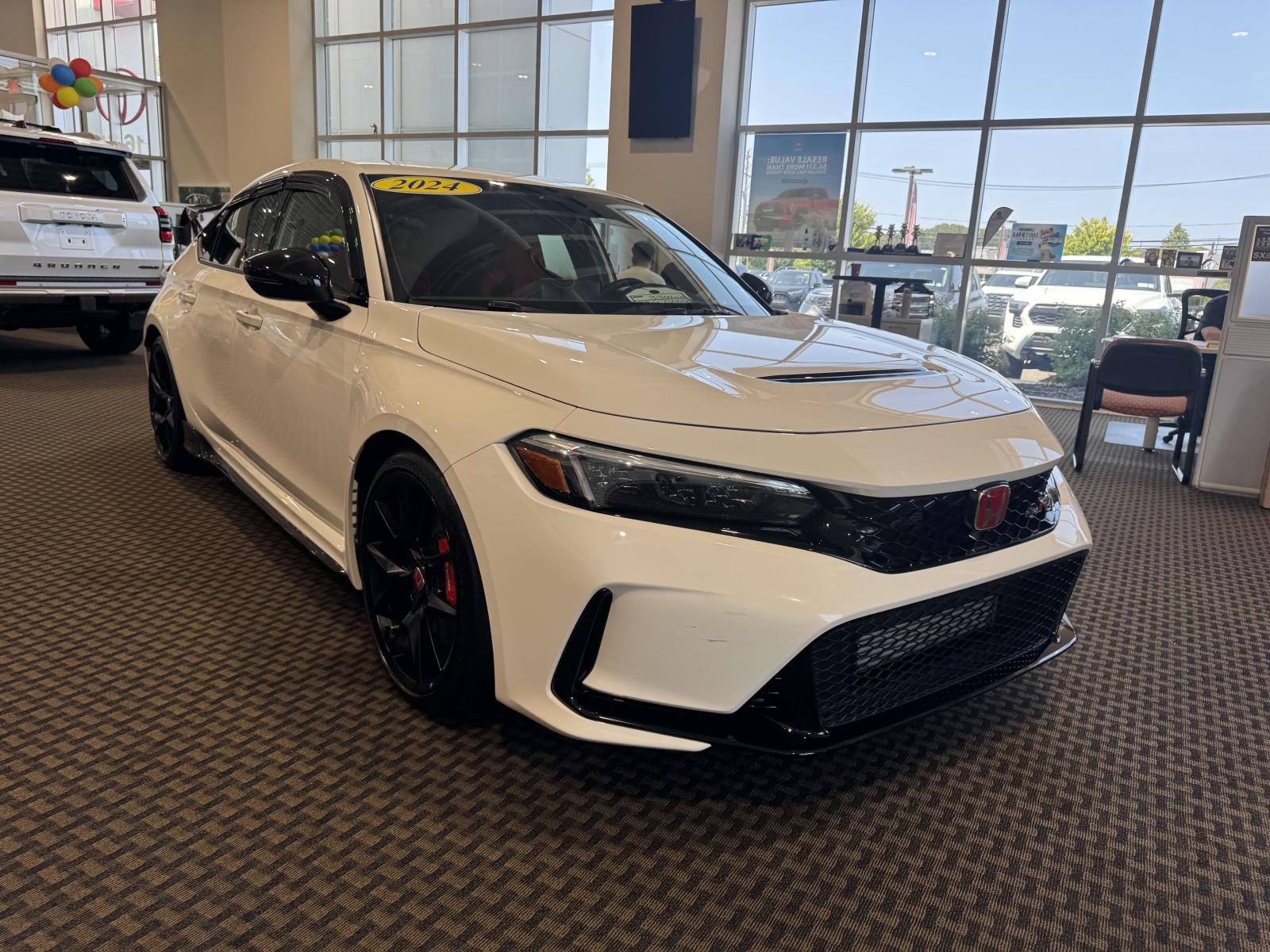 2024 Honda Civic Type R photo 2