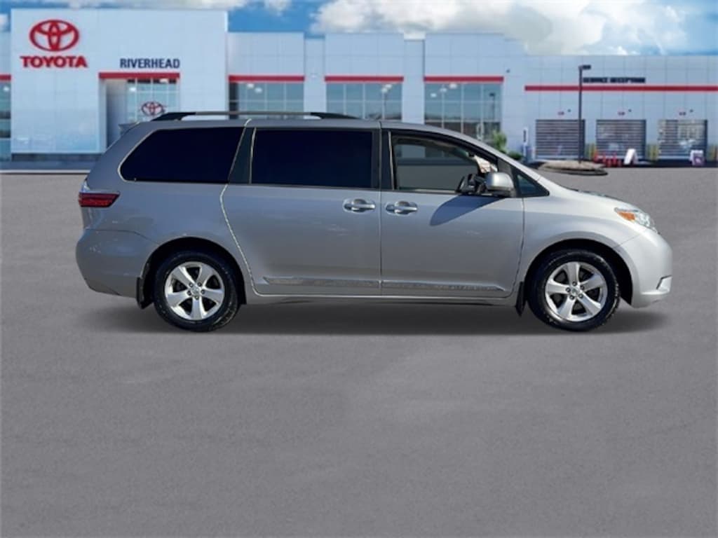Used 2016 Toyota Sienna LE Minivan/Van