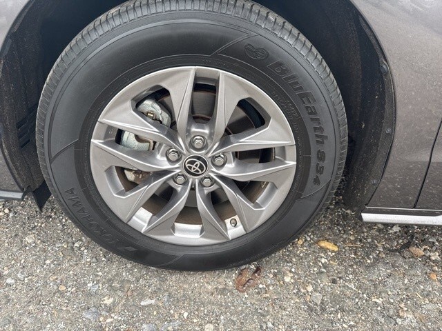 2022 Toyota Sienna LE photo 3