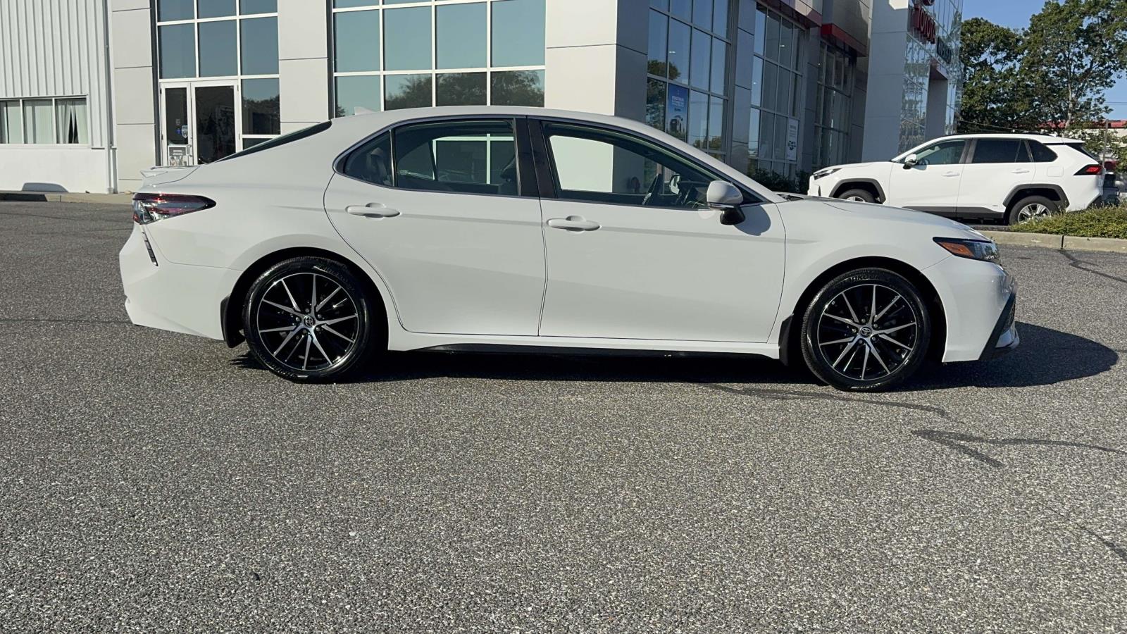 2023 Toyota Camry SE photo 2