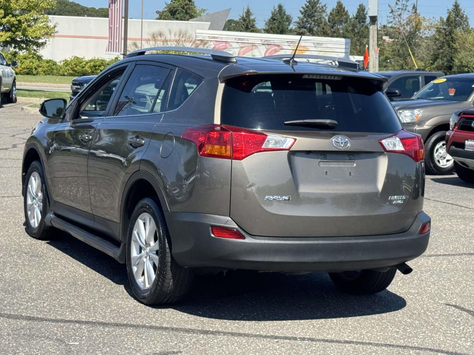 2015 Toyota RAV4 Limited photo 4