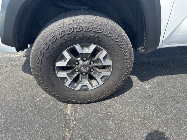 2022 Toyota Tacoma TRD Off-Road photo 3
