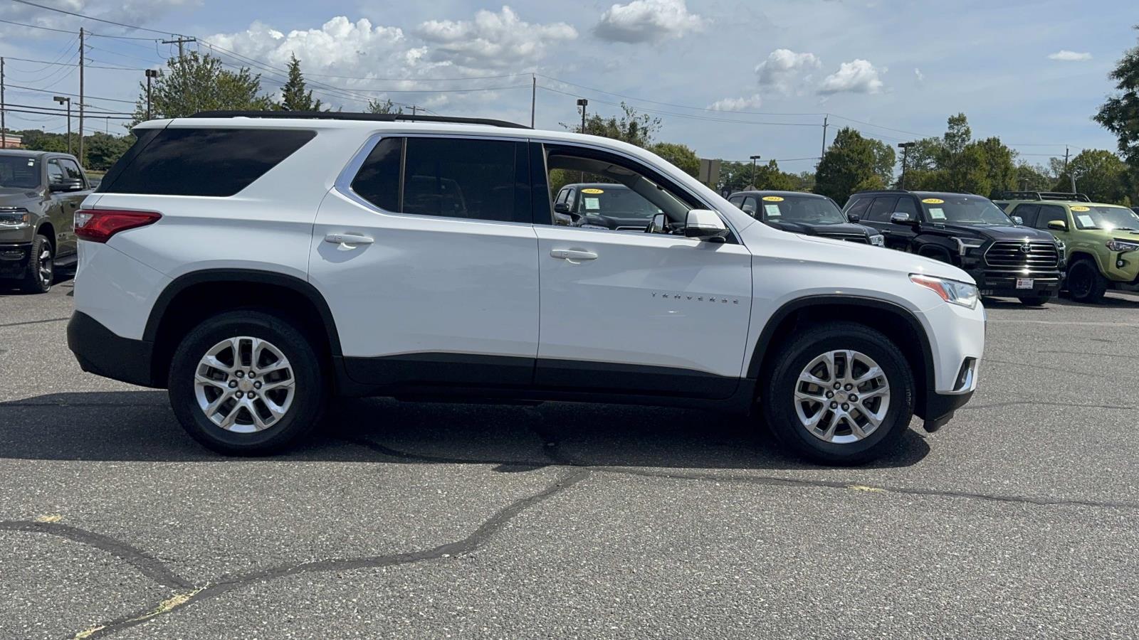 2019 Chevrolet Traverse photo 2