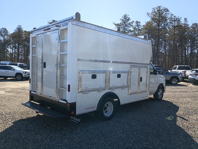 2026 Ford E-350 Base photo 4