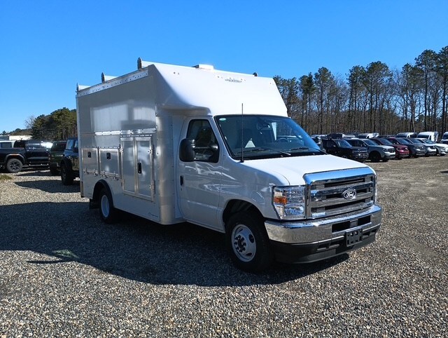 2026 Ford E-350 Base photo 2