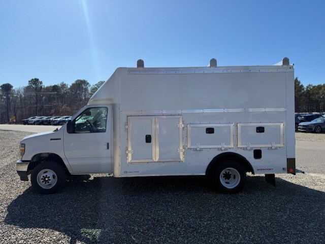2026 Ford E-450 photo 3
