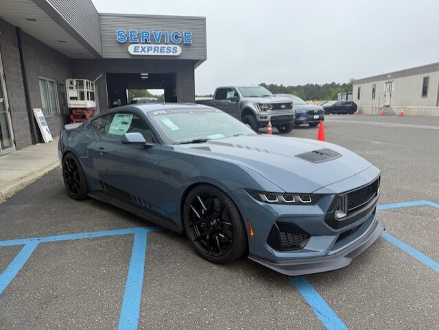 2025 Ford Mustang GT photo 2