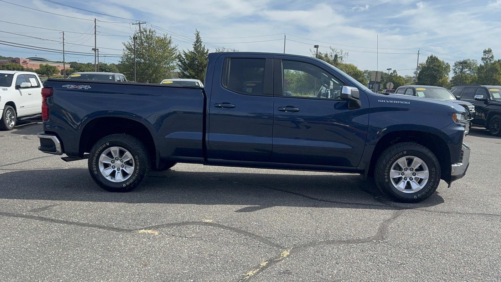 2019 Chevrolet Silverado 1500 LT photo 3