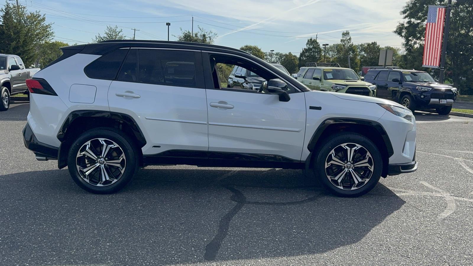 2023 Toyota RAV4 Prime XSE photo 3